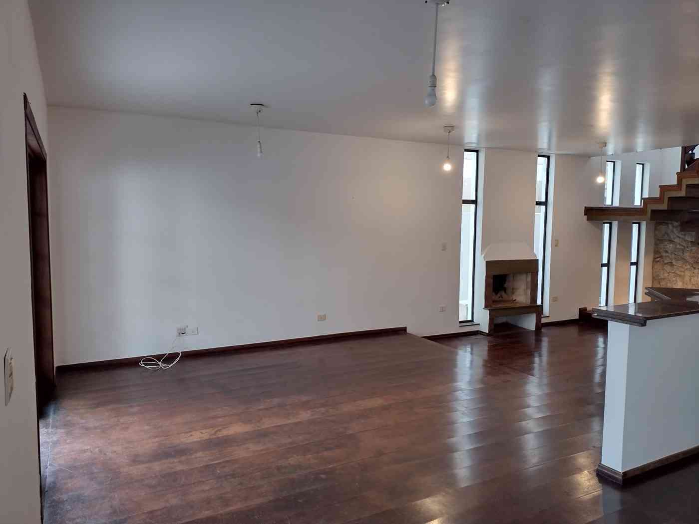 CASA EM CONDOMÍNIO FECHADO!