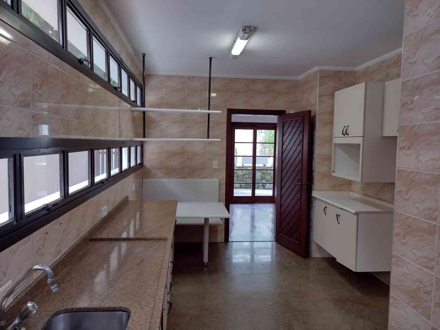 CASA EM CONDOMÍNIO FECHADO!