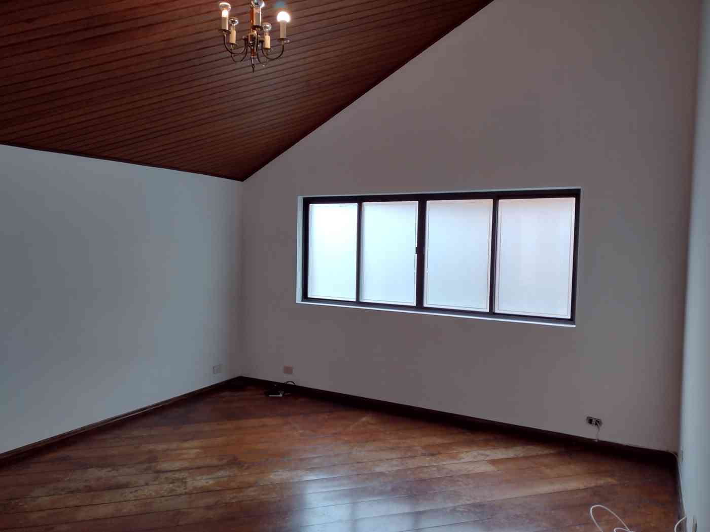 CASA EM CONDOMÍNIO FECHADO!