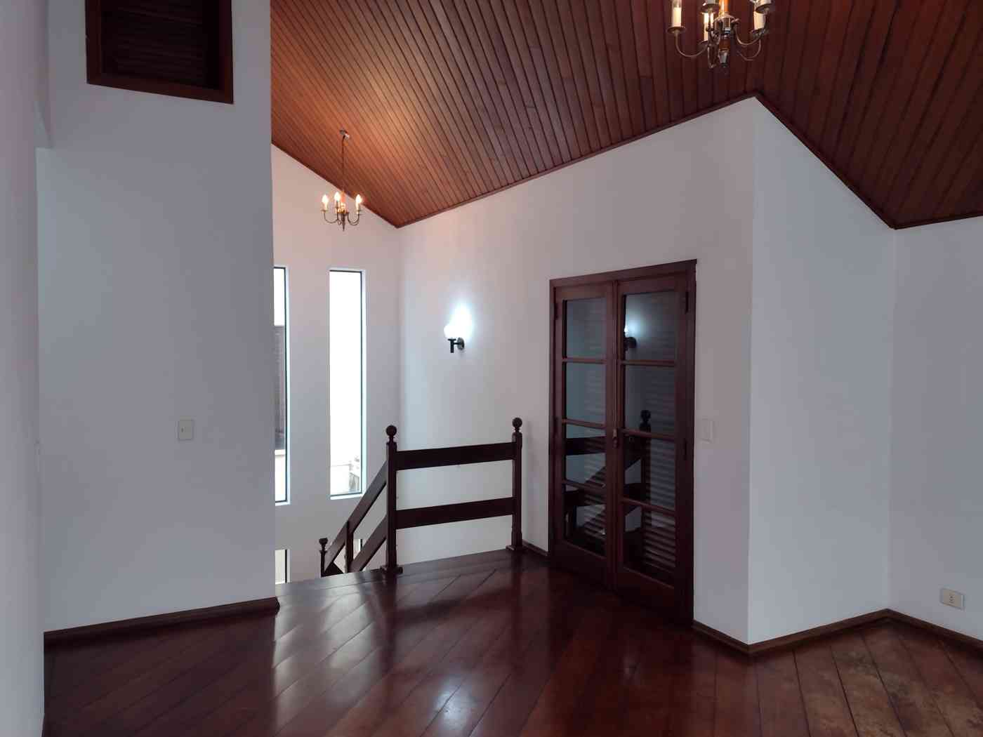 CASA EM CONDOMÍNIO FECHADO!