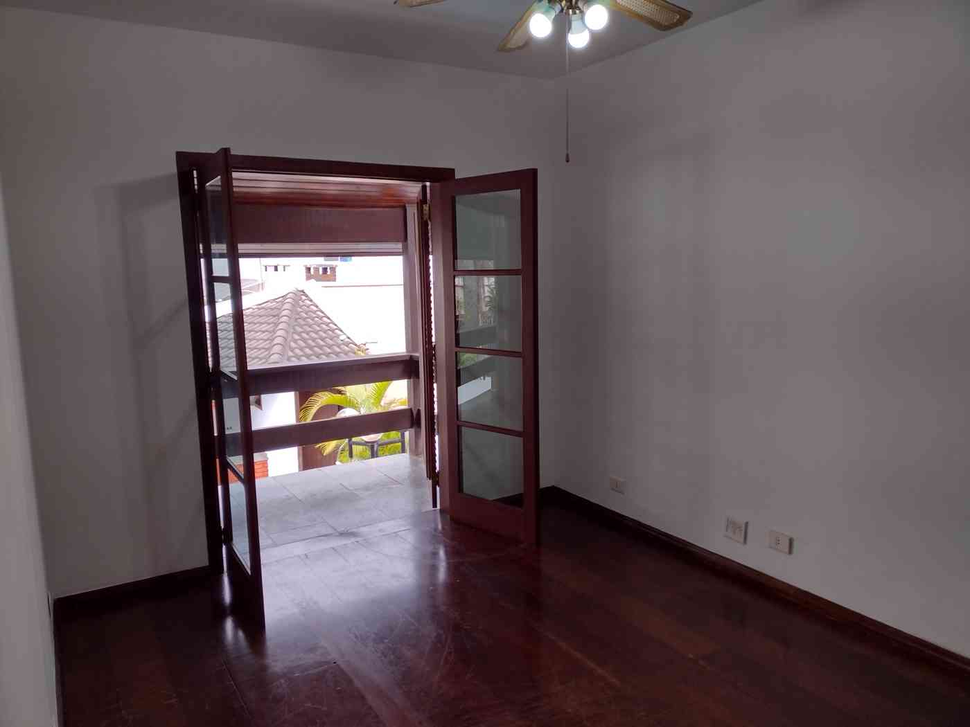 CASA EM CONDOMÍNIO FECHADO!