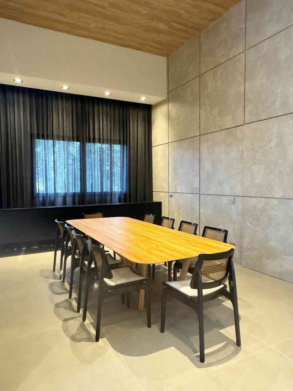 CASA ALTO PADRÃO NO CENTRO DE ALPHAVILLE!