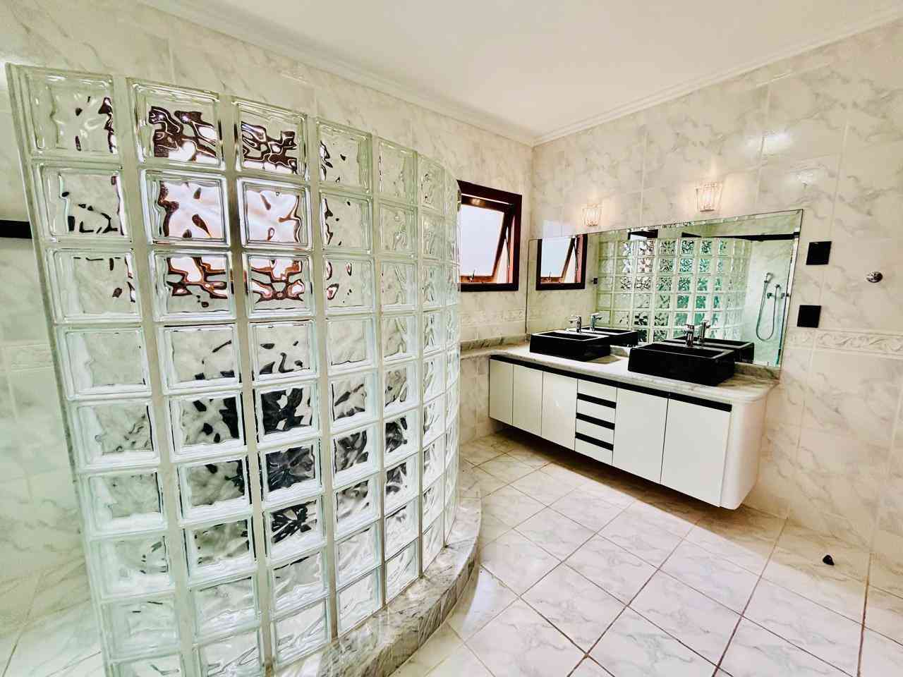 LINDA CASA EM ALPHAVILLE!