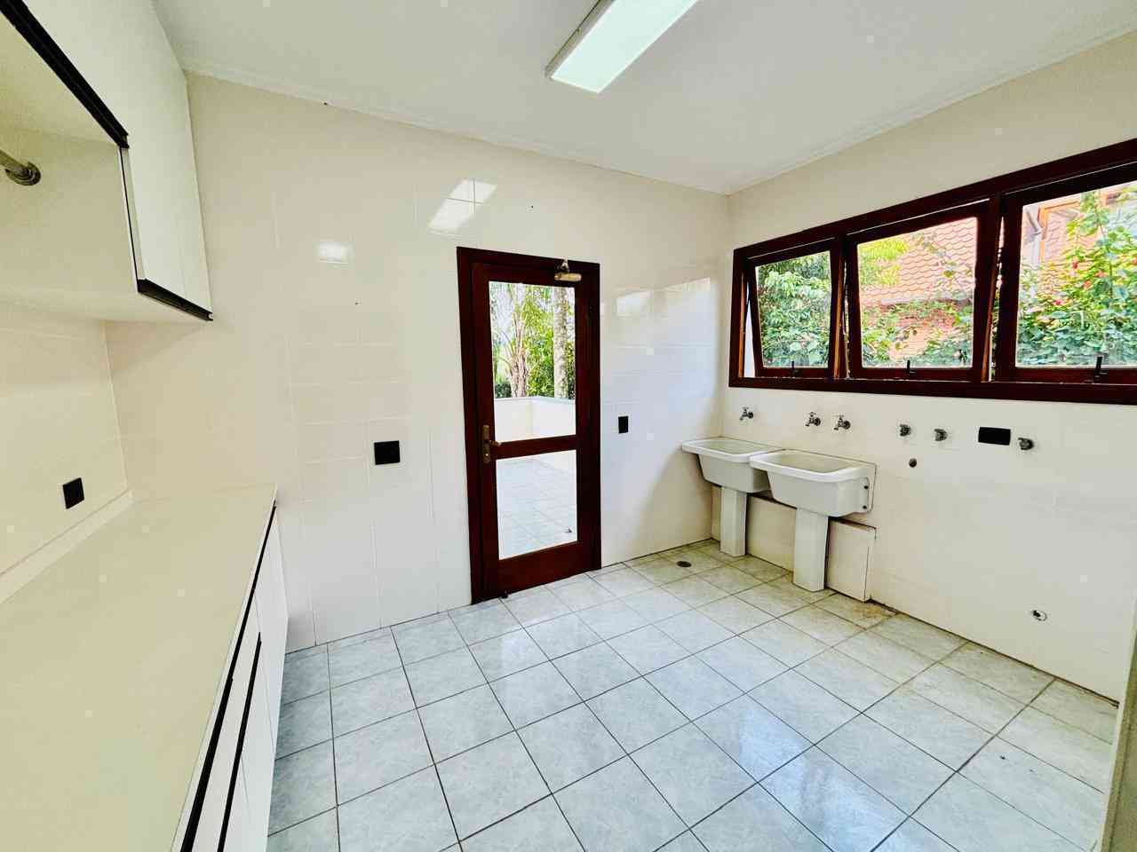 LINDA CASA EM ALPHAVILLE!