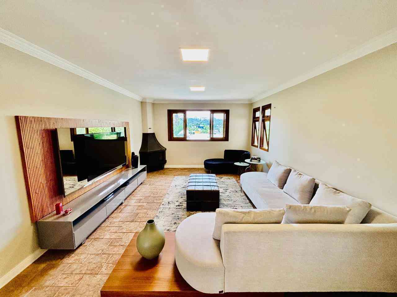 LINDA CASA EM ALPHAVILLE!