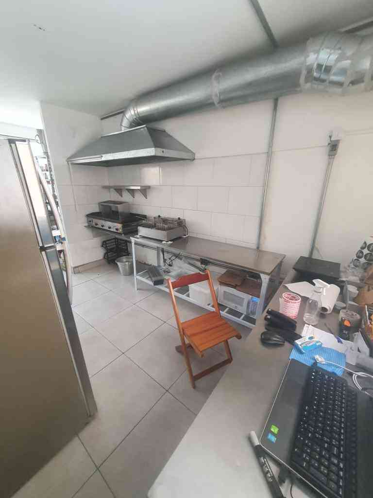 PRÉDIO NO CENTRO COMERCIAL ALPHAVILLE!