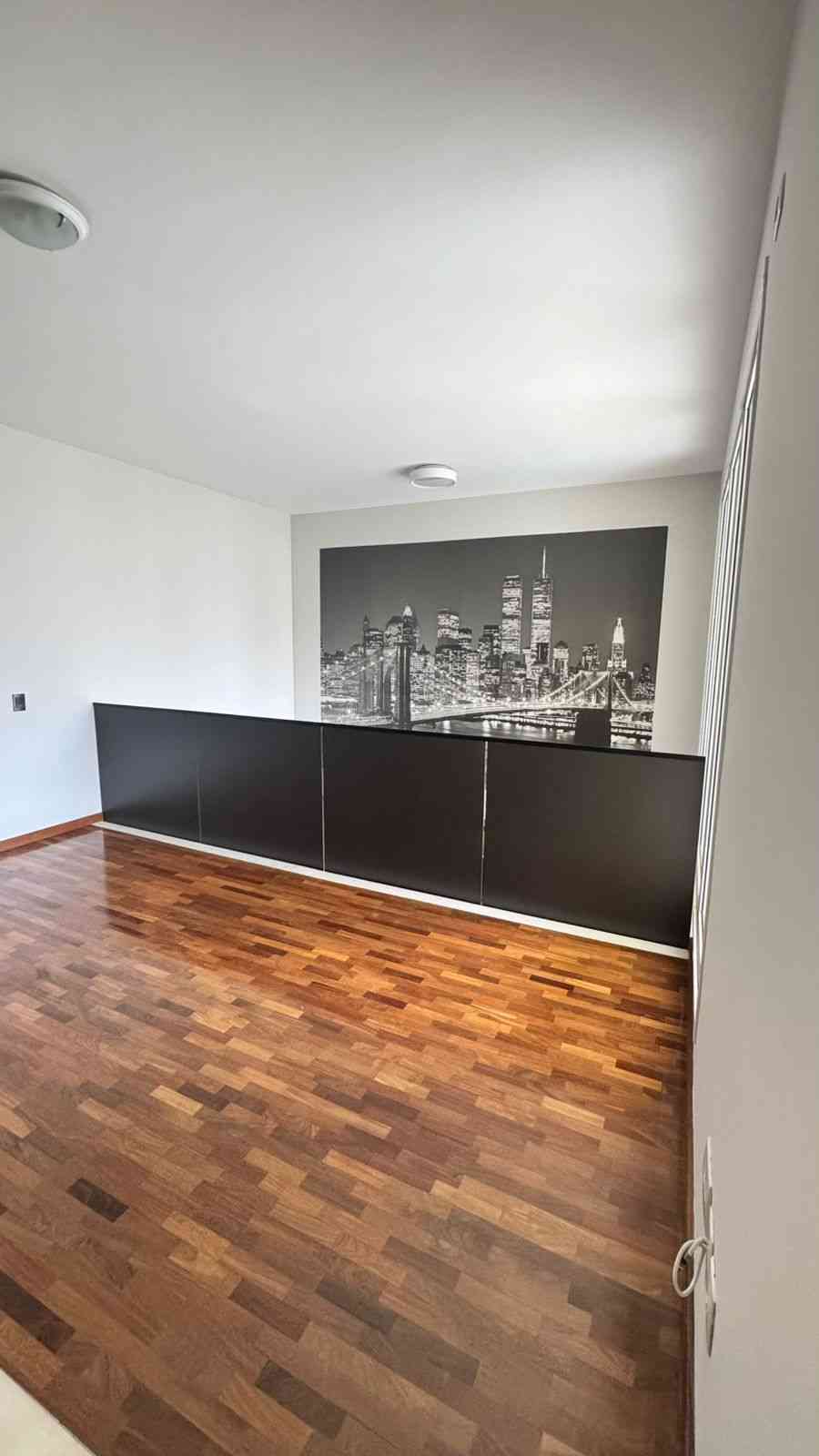 APARTAMENTO COM PÉ DIREITO DUPLO!