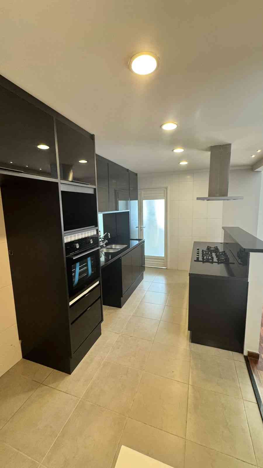APARTAMENTO COM PÉ DIREITO DUPLO!