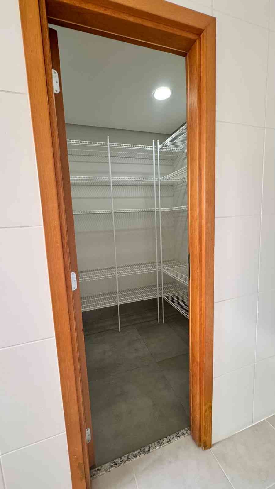 APARTAMENTO COM PÉ DIREITO DUPLO!