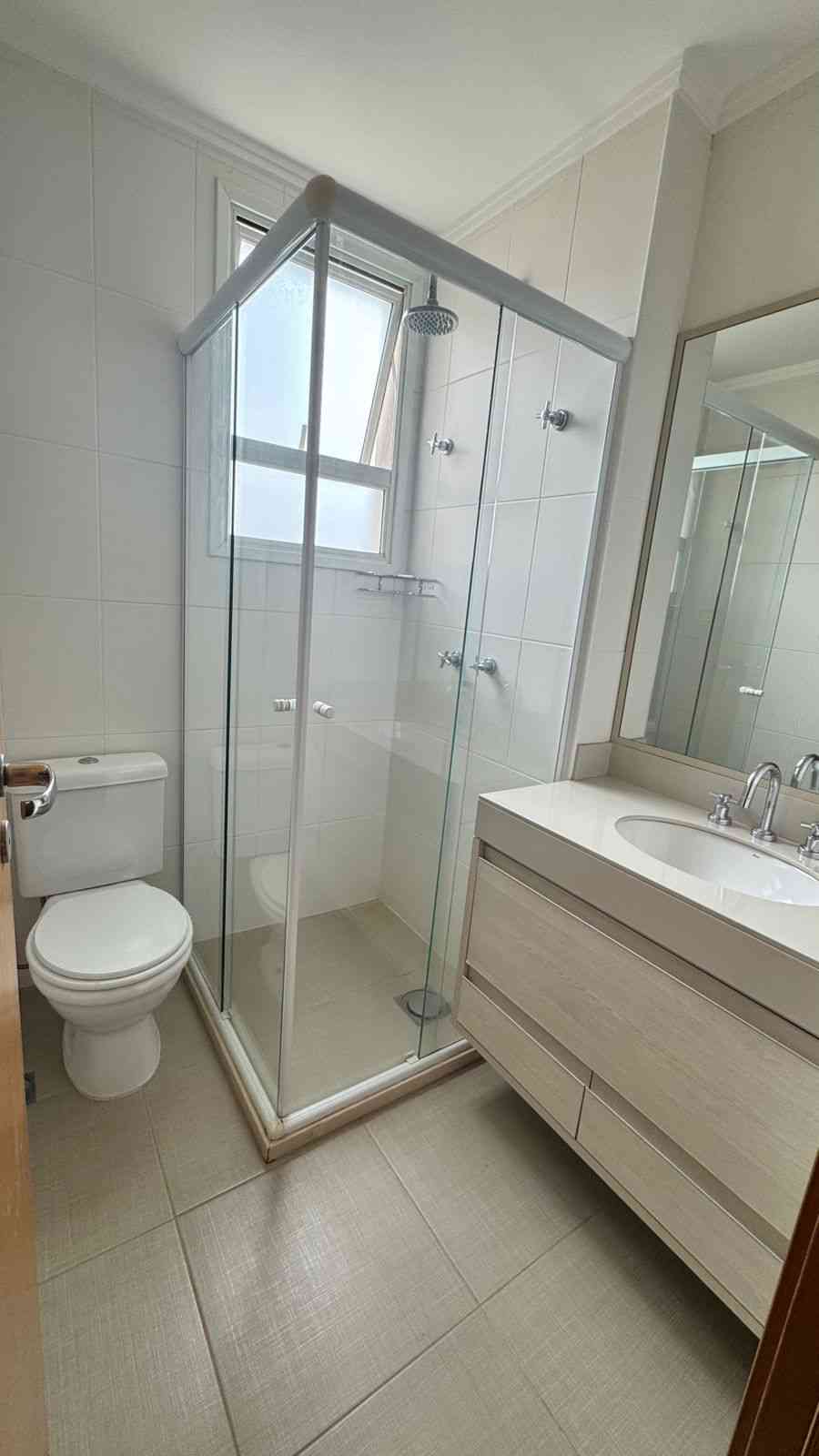 APARTAMENTO COM PÉ DIREITO DUPLO!