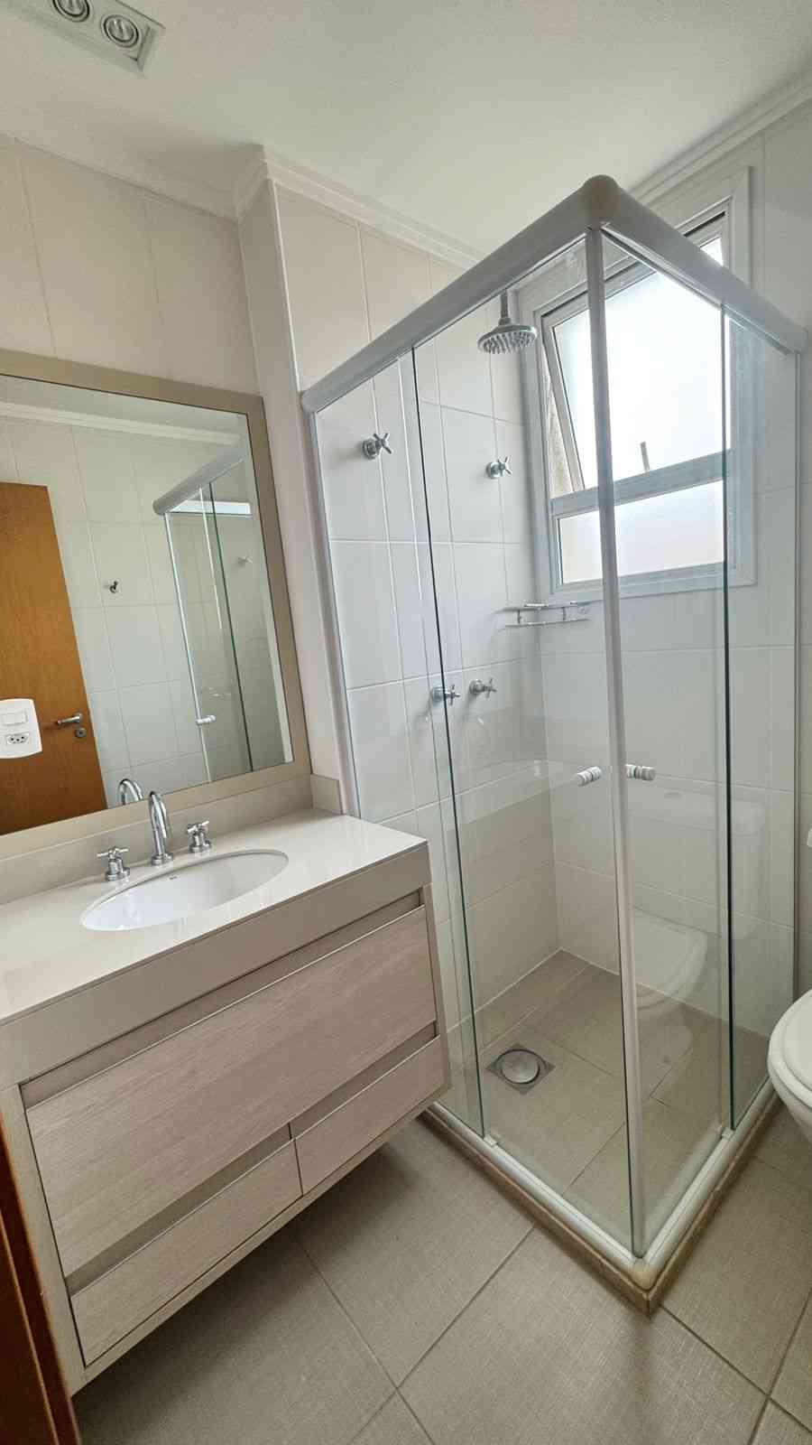 APARTAMENTO COM PÉ DIREITO DUPLO!