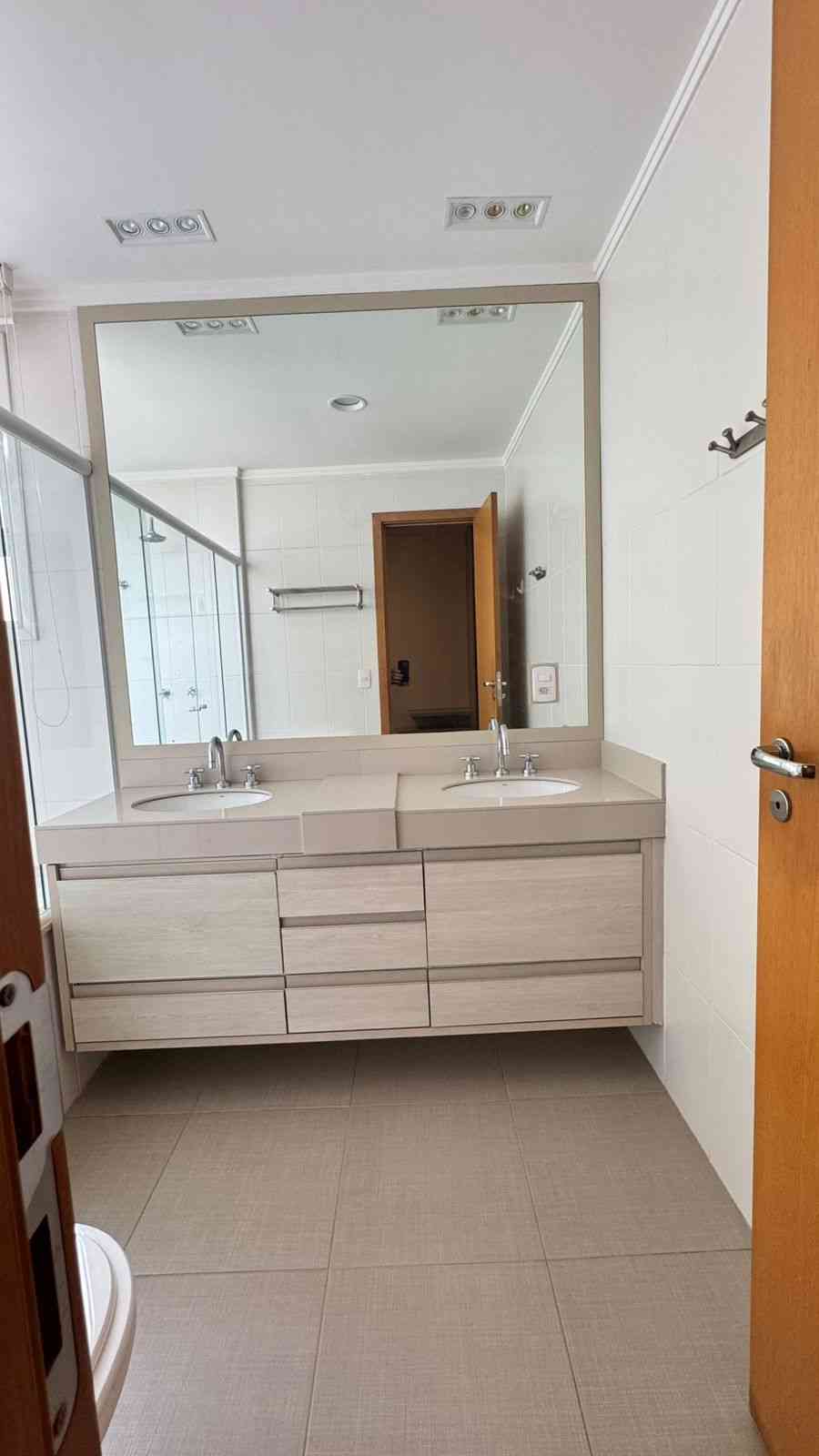 APARTAMENTO COM PÉ DIREITO DUPLO!