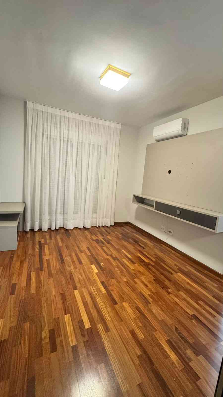 APARTAMENTO COM PÉ DIREITO DUPLO!