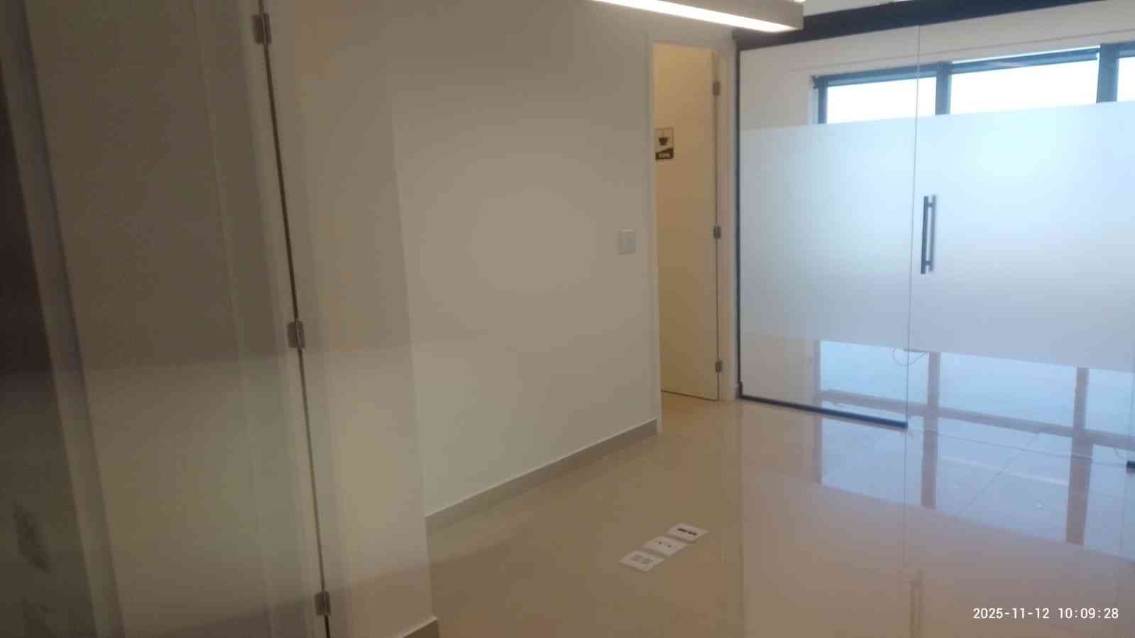 SALA NO CENTRO DE ALPHAVILLE!