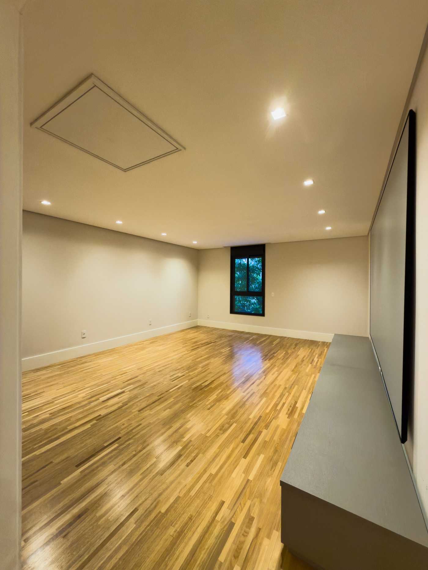CASA EM CONDOMÍNIO ALTO PADRÃO!