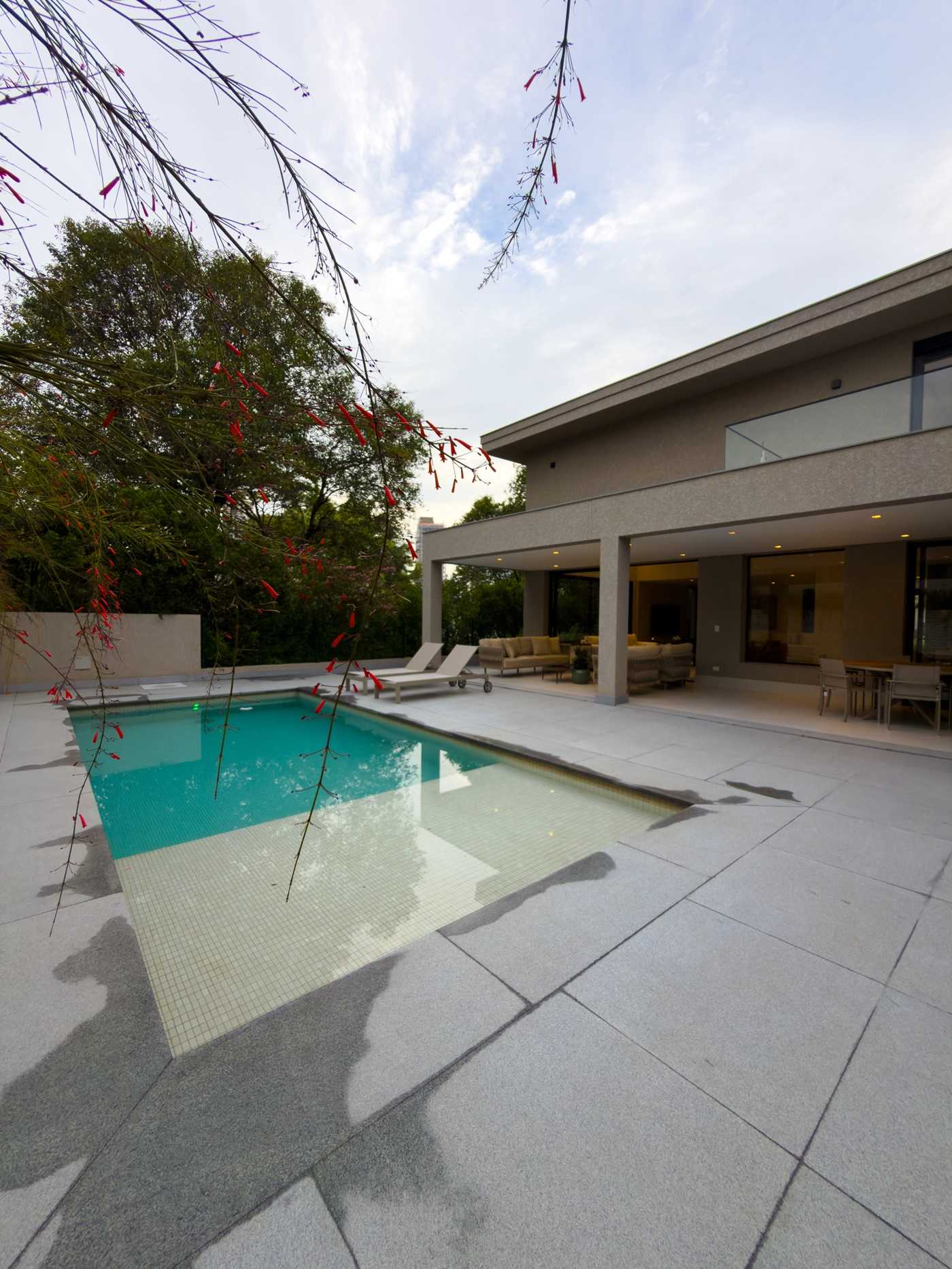 CASA EM CONDOMÍNIO ALTO PADRÃO!