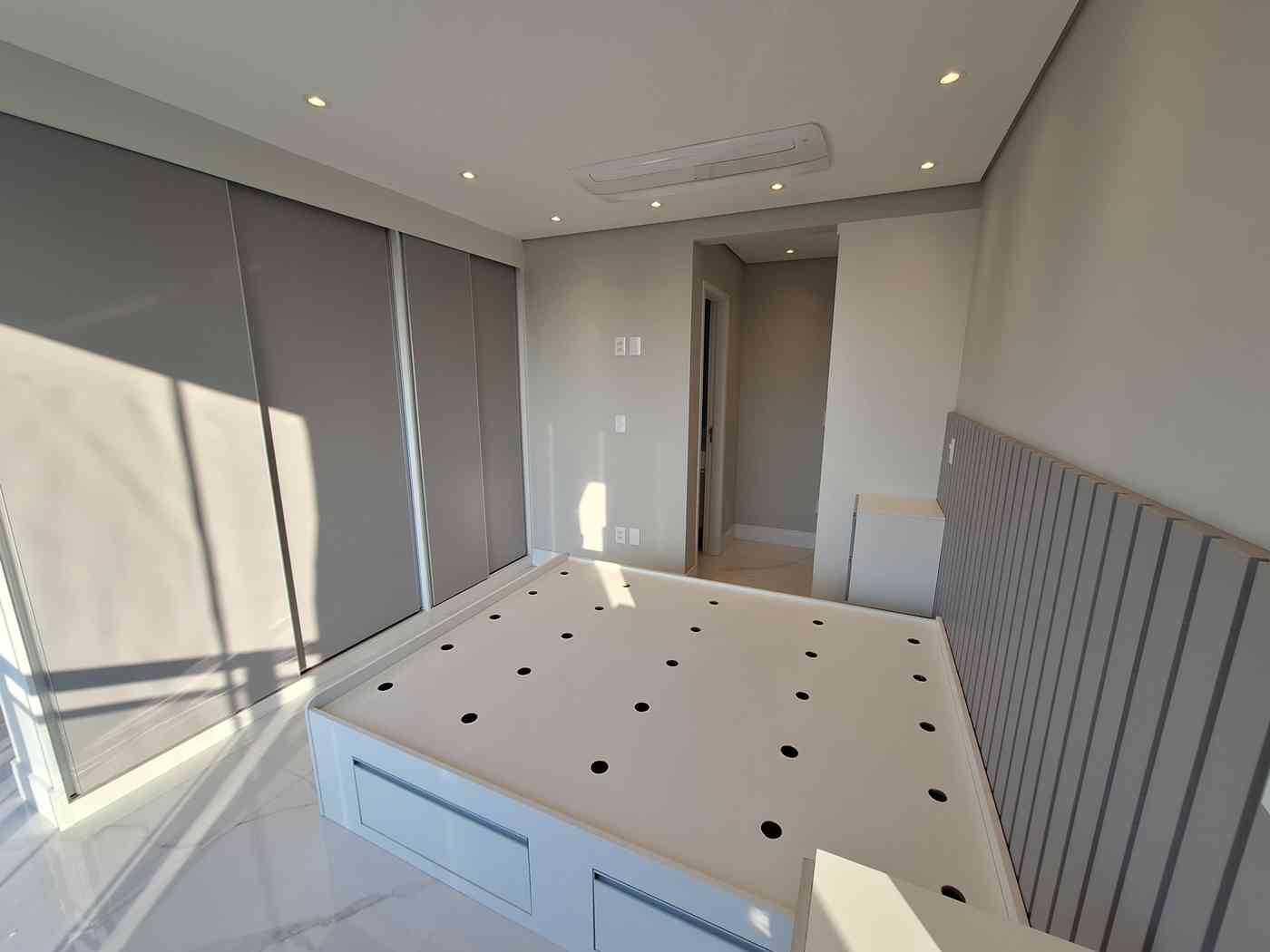 APARTAMENTO NO ED. WAVE