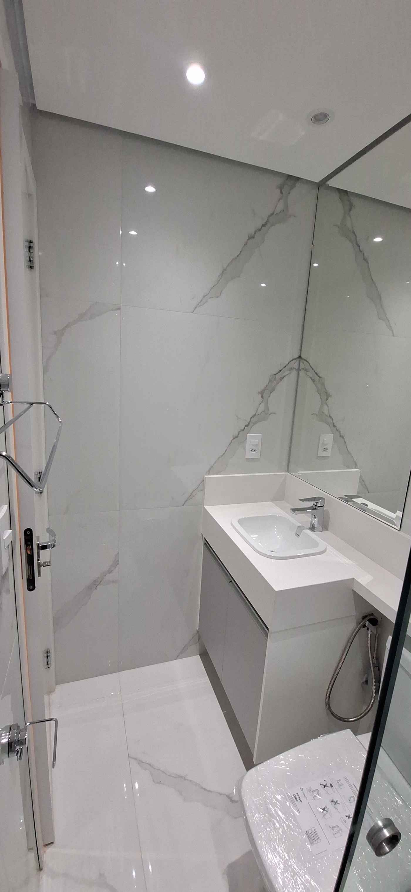 APARTAMENTO NO ED. WAVE
