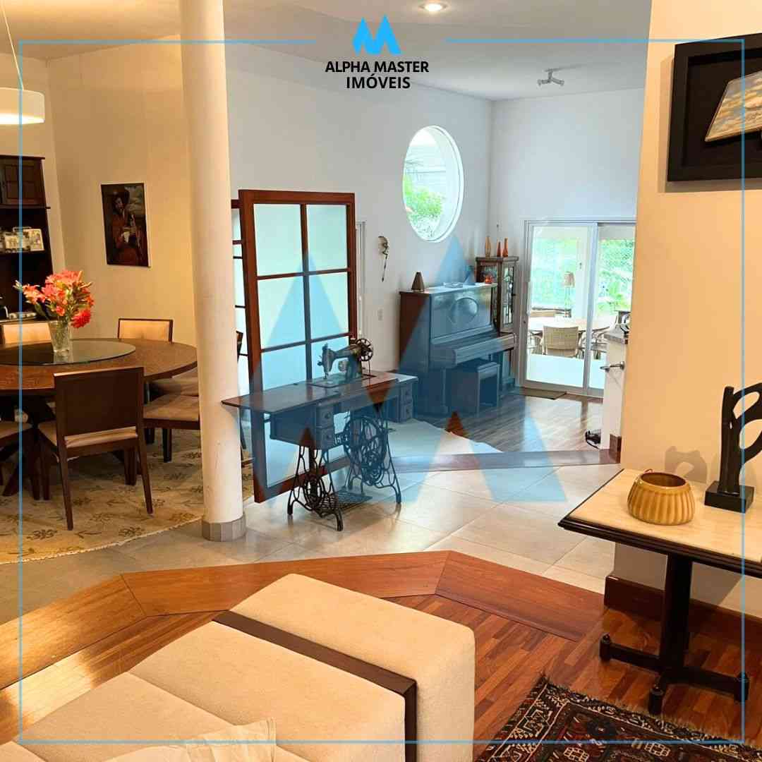 CASA COM SUÍTE NO TÉRREO!