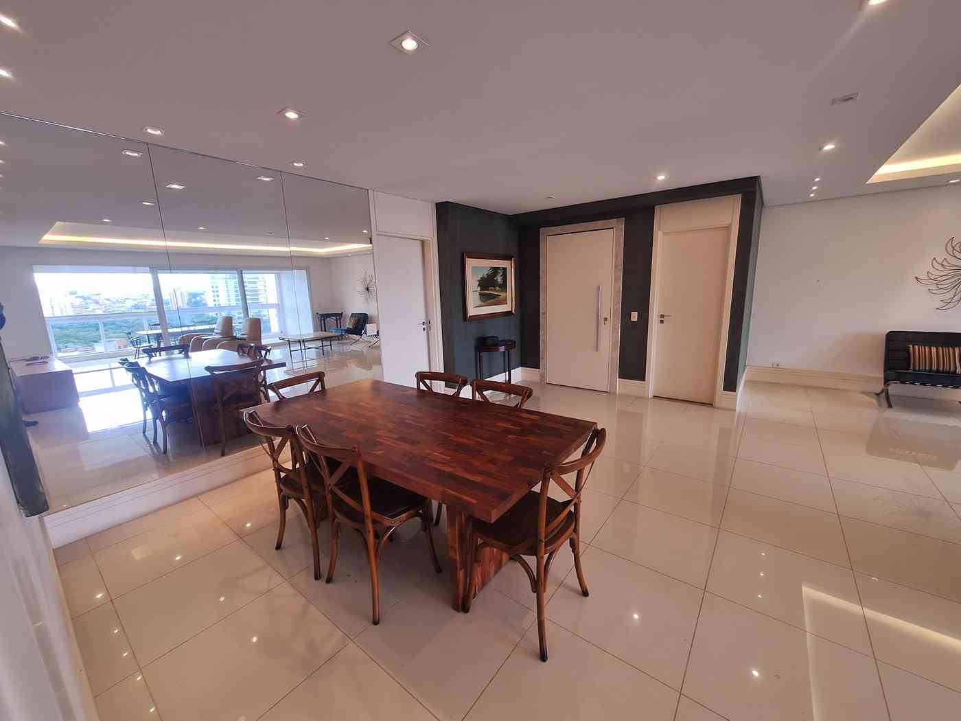 APARTAMENTO COM 03 SUÍTES!
