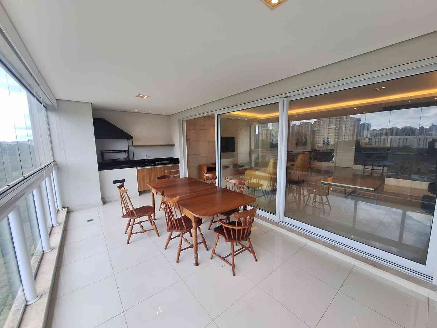 APARTAMENTO COM 03 SUÍTES!