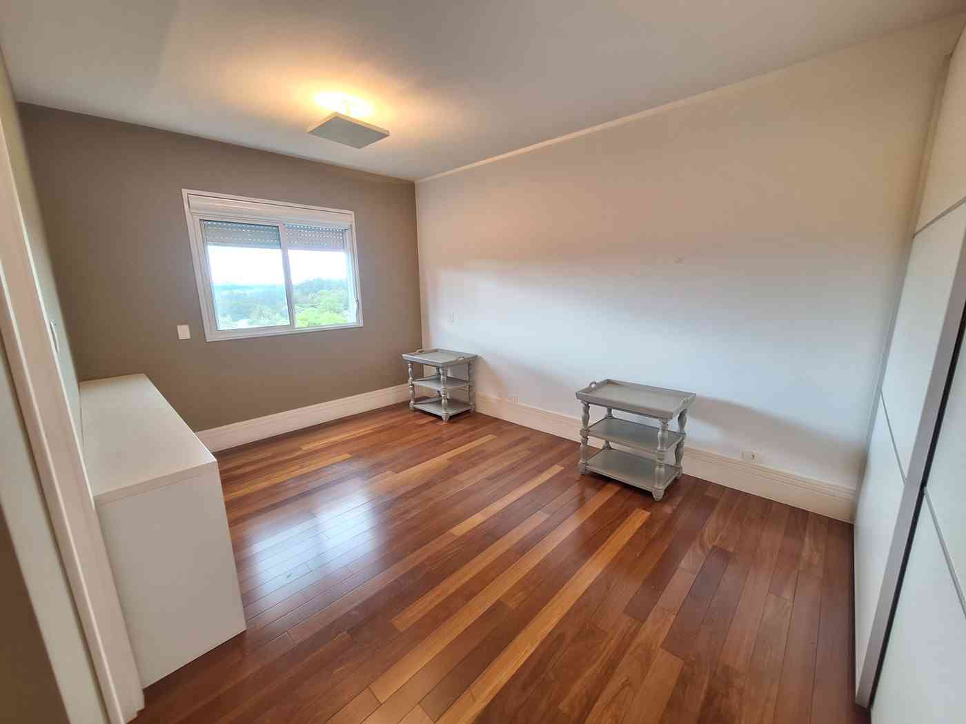 APARTAMENTO COM 03 SUÍTES!