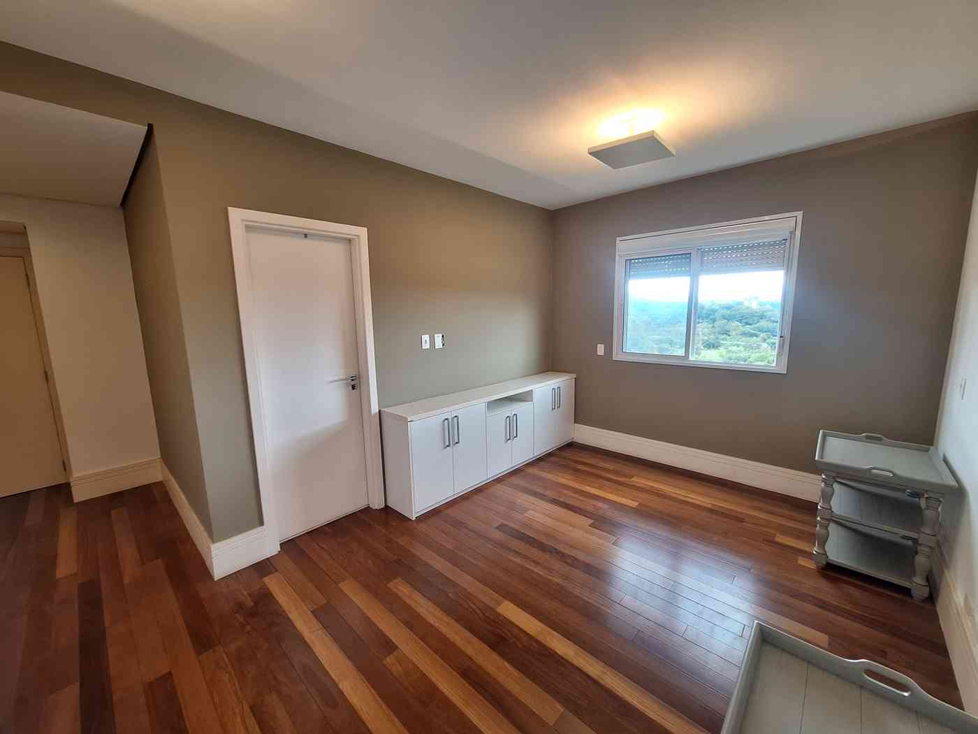 APARTAMENTO COM 03 SUÍTES!