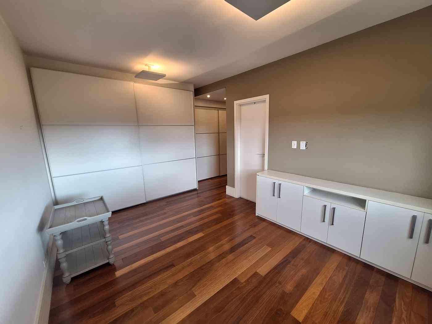 APARTAMENTO COM 03 SUÍTES!
