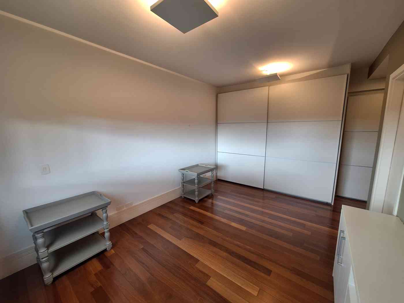 APARTAMENTO COM 03 SUÍTES!