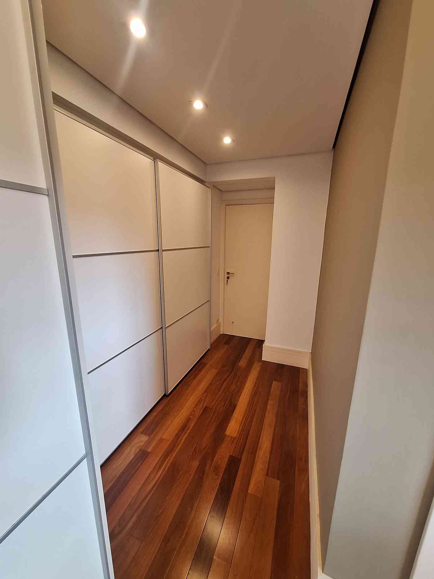 APARTAMENTO COM 03 SUÍTES!