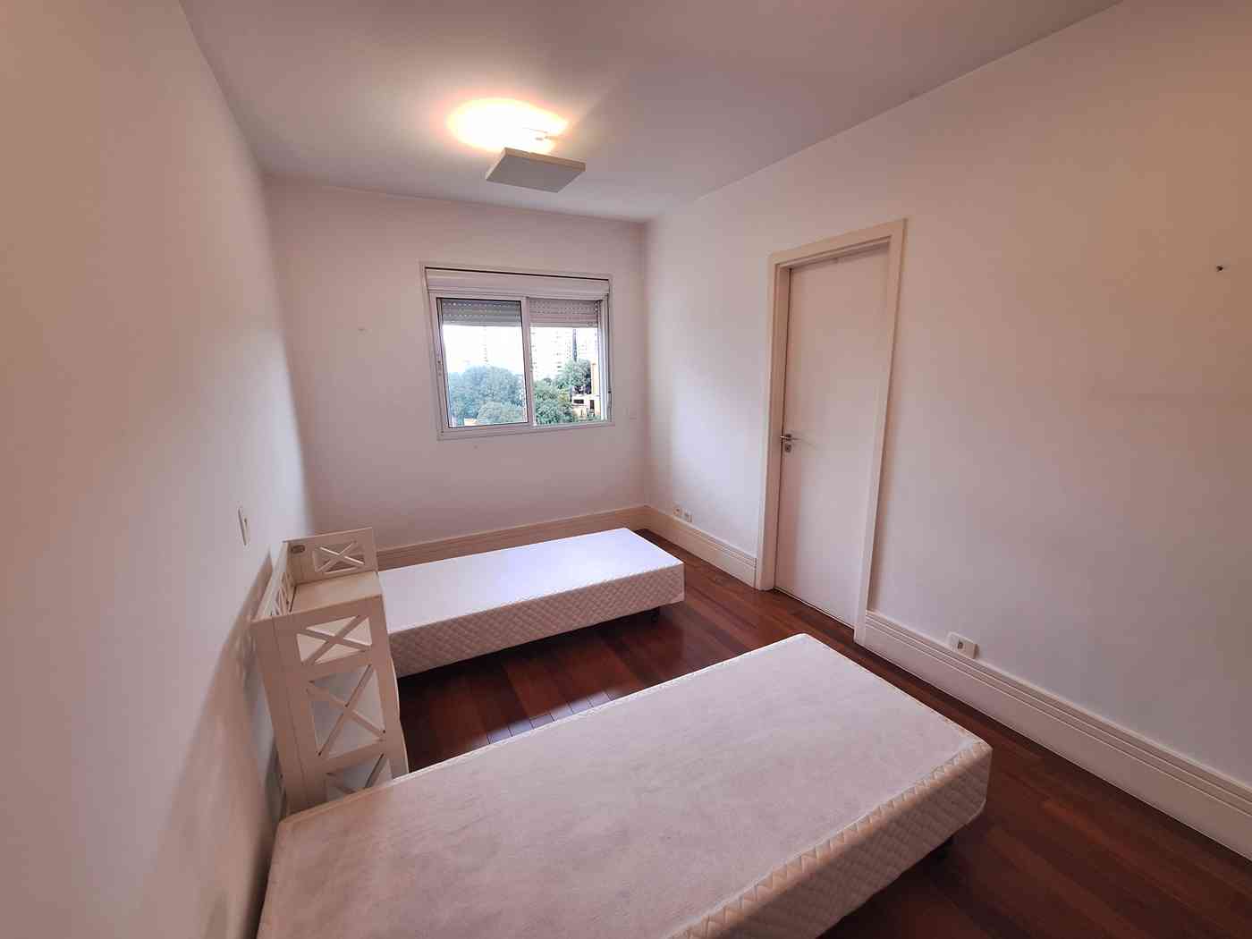 APARTAMENTO COM 03 SUÍTES!