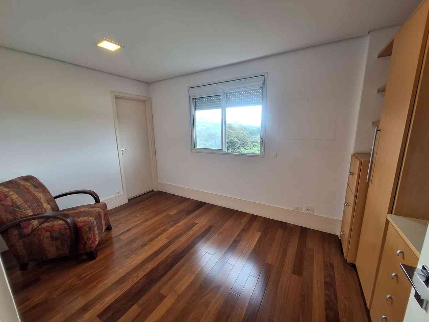 APARTAMENTO COM 03 SUÍTES!