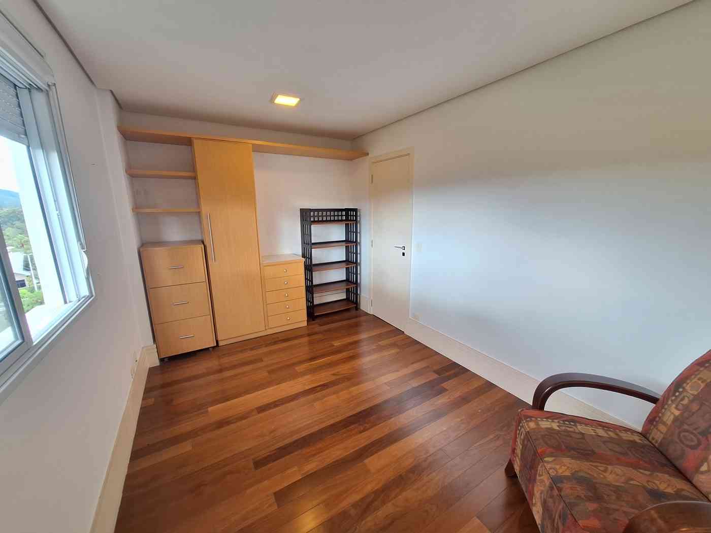 APARTAMENTO COM 03 SUÍTES!