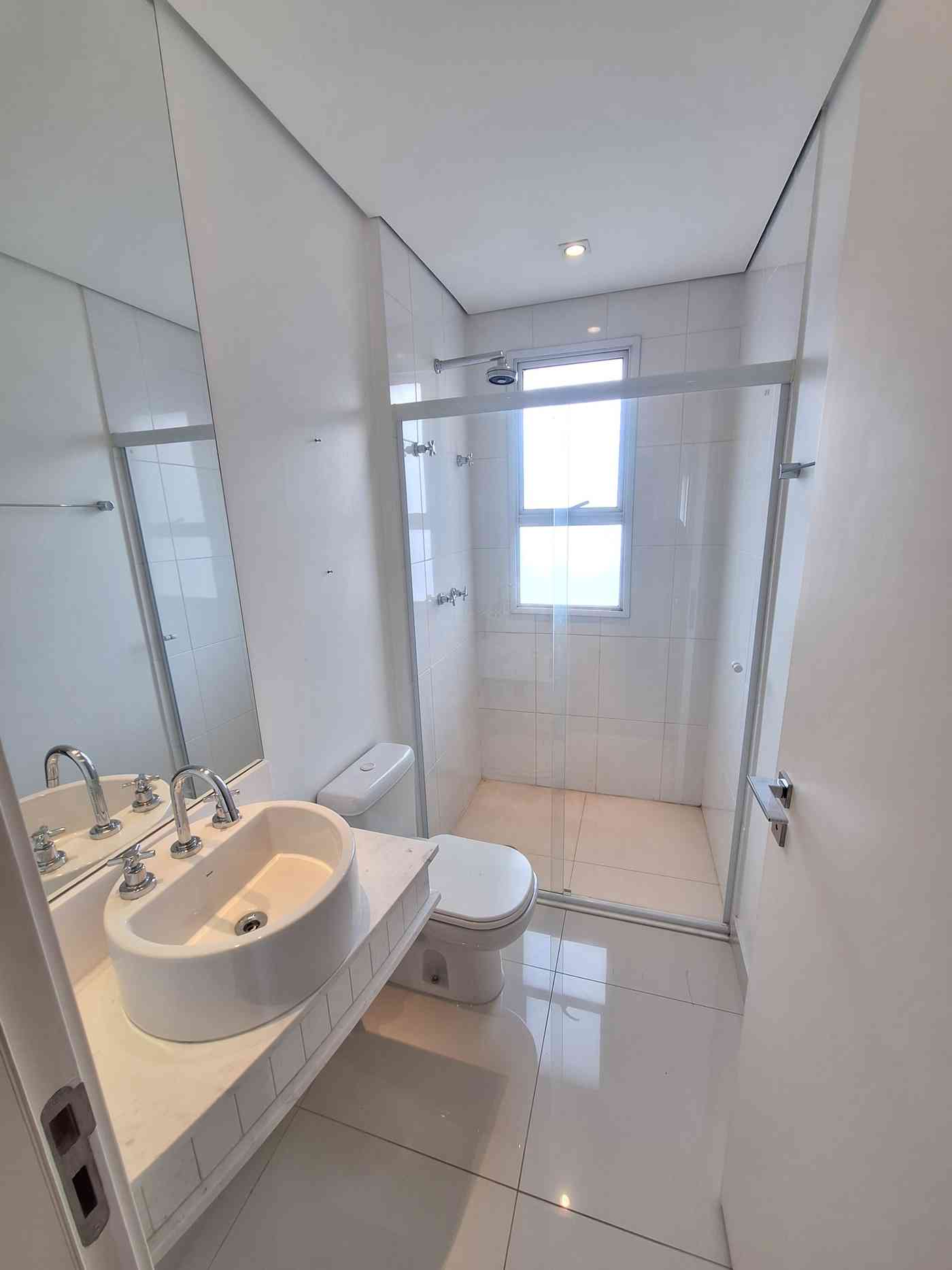 APARTAMENTO COM 03 SUÍTES!