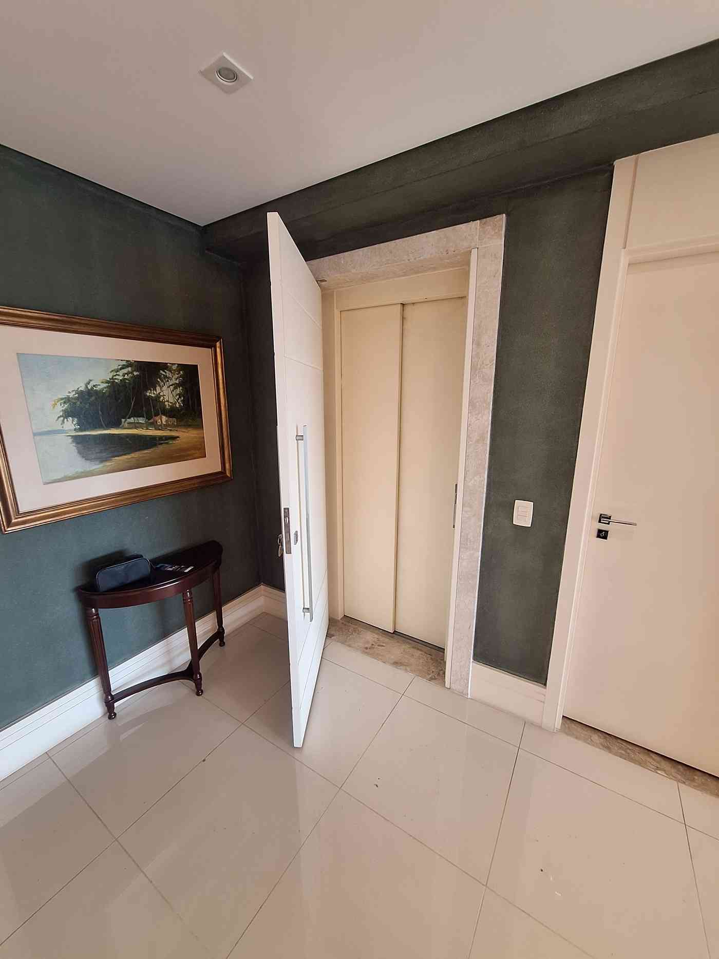 APARTAMENTO COM 03 SUÍTES!