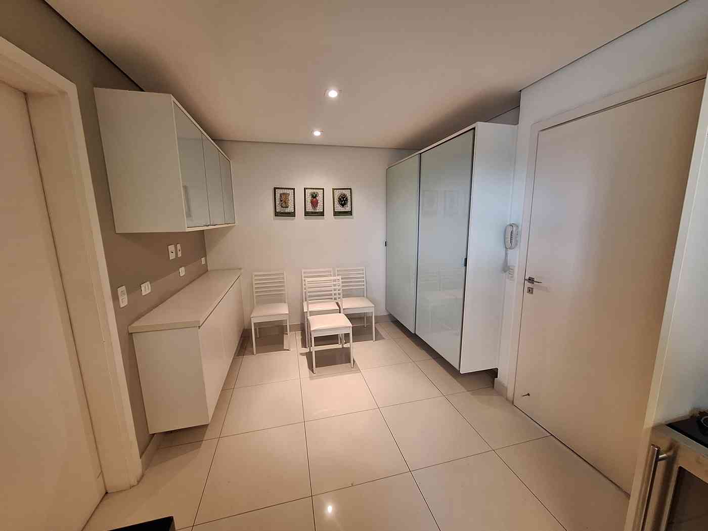 APARTAMENTO COM 03 SUÍTES!
