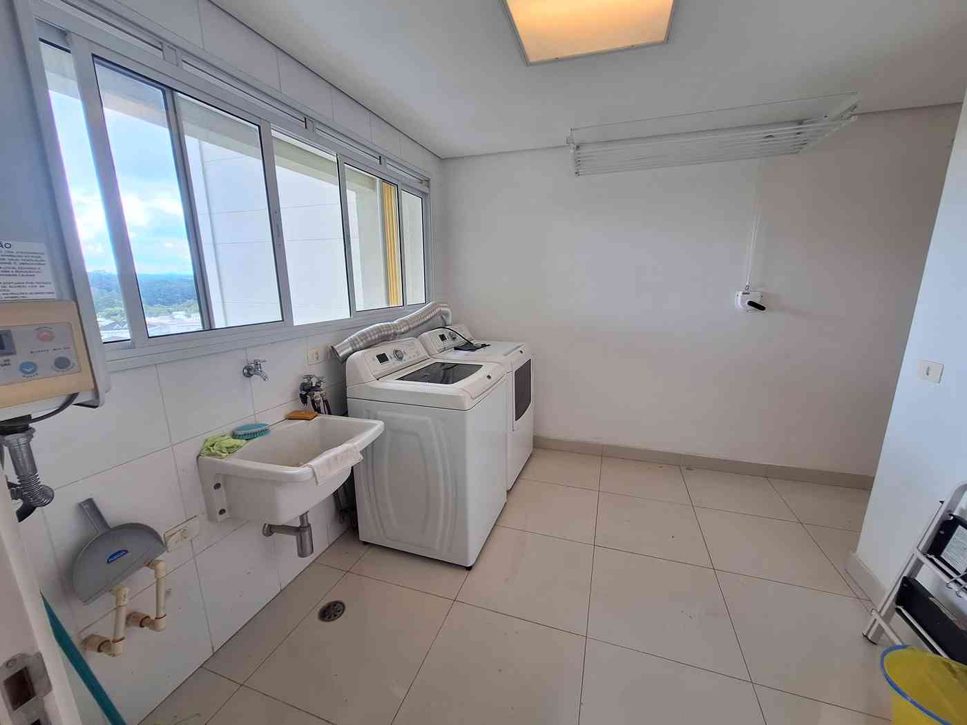 APARTAMENTO COM 03 SUÍTES!