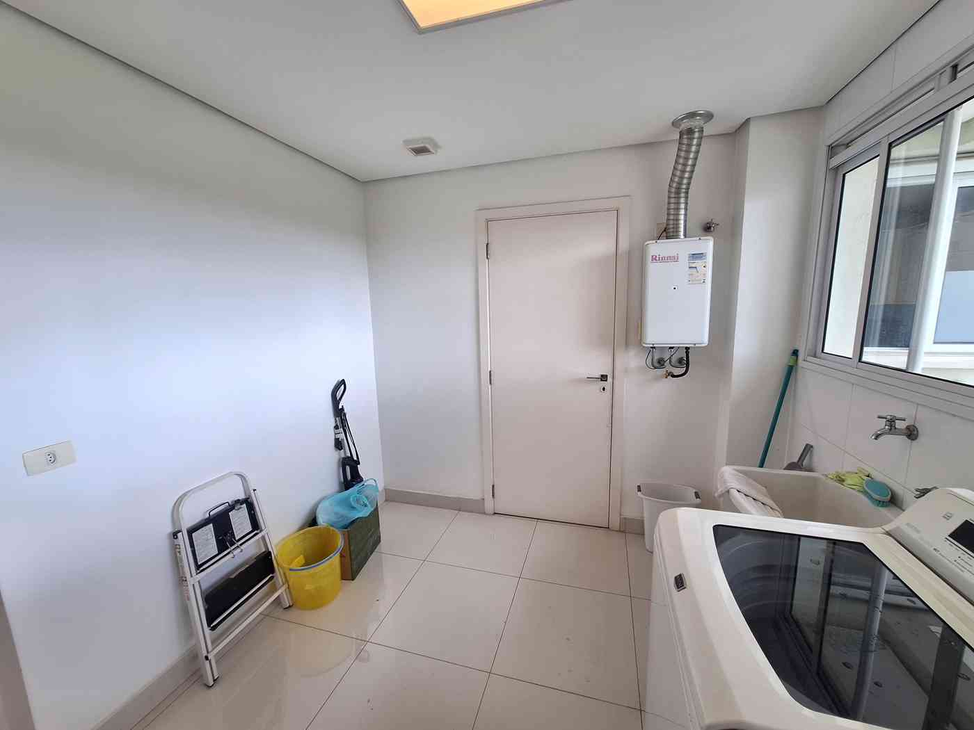 APARTAMENTO COM 03 SUÍTES!