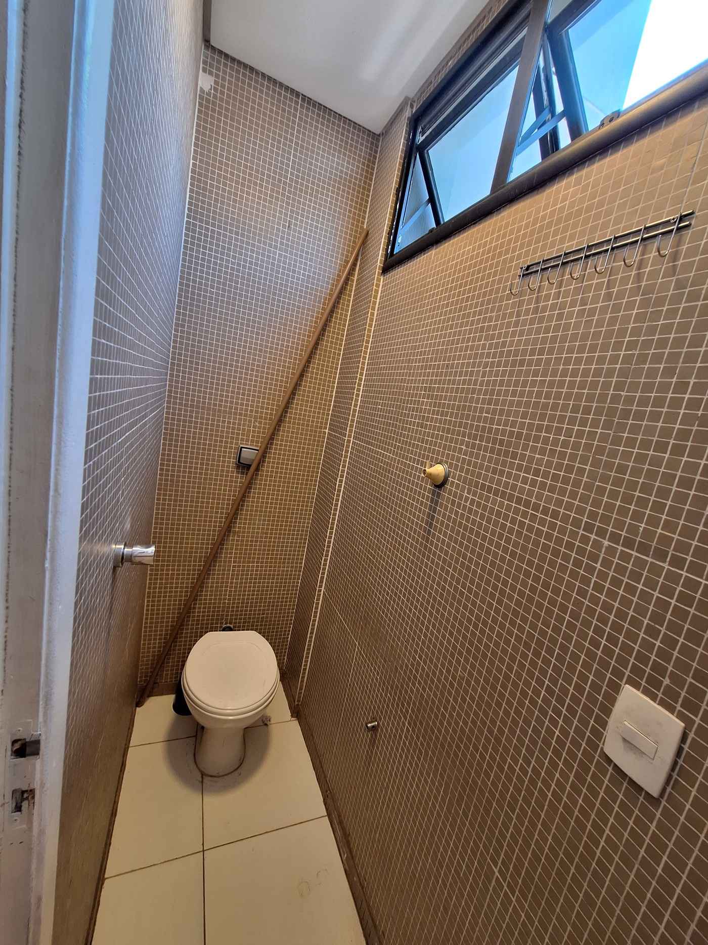 PRÉDIO DE ESQUINA NO CENTRO COMERCIAL ALPHAVILLE!