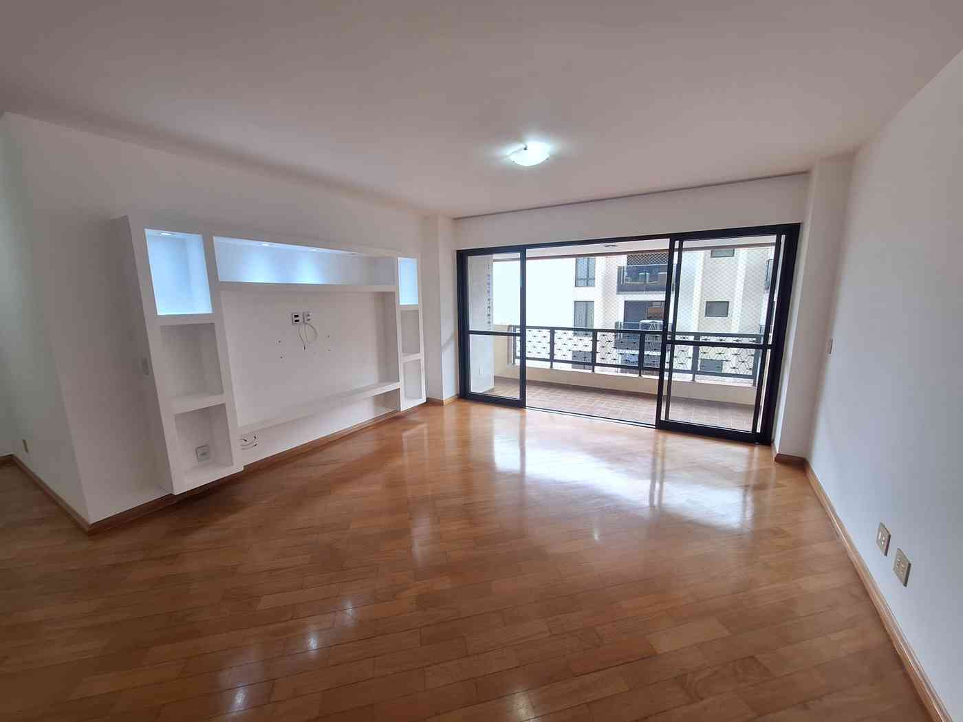 APARTAMENTO NO CENTRO DE ALPHAVILLE!