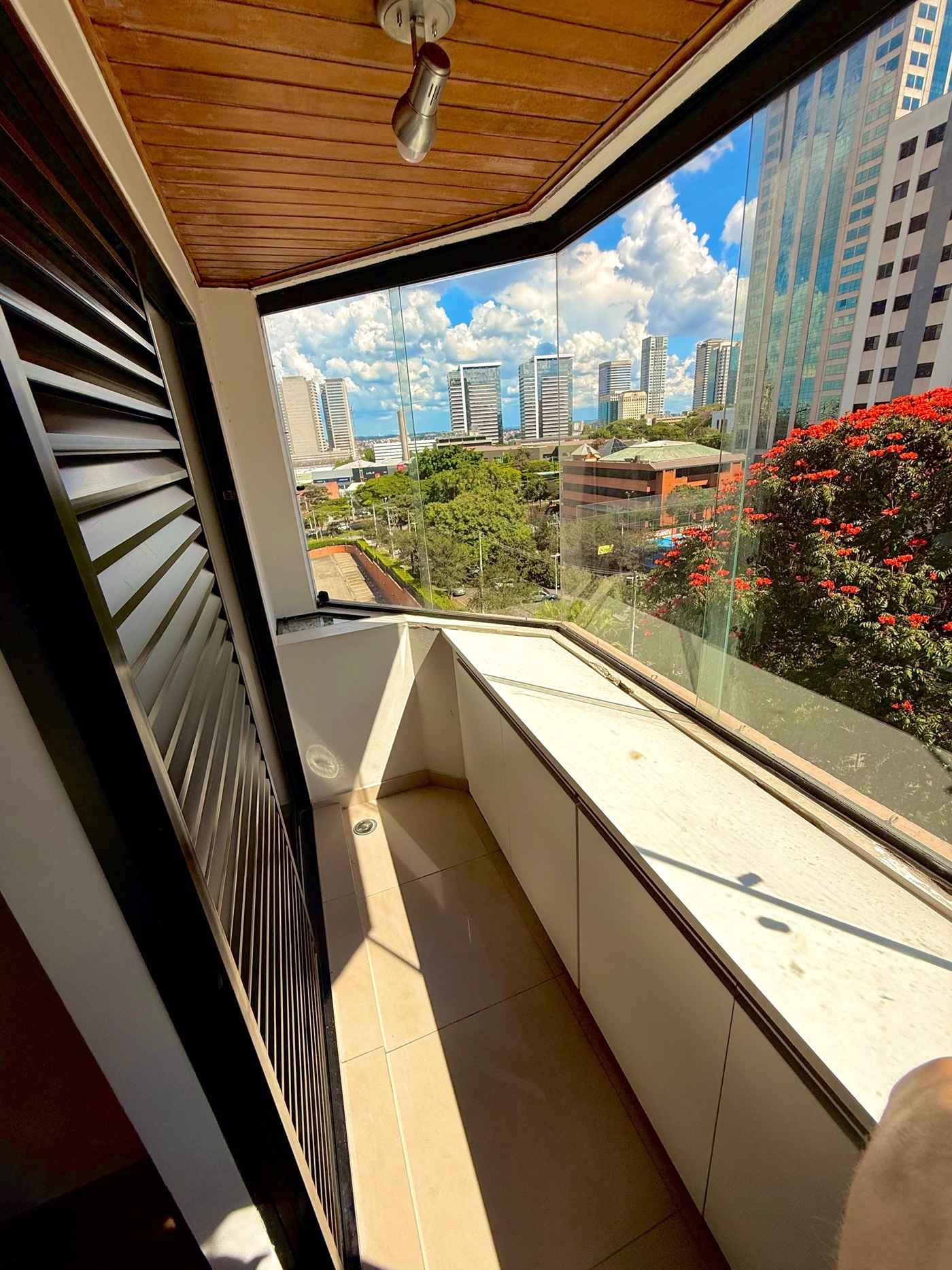 MOBILIADO NO CENTRO DE ALPHAVILLE!