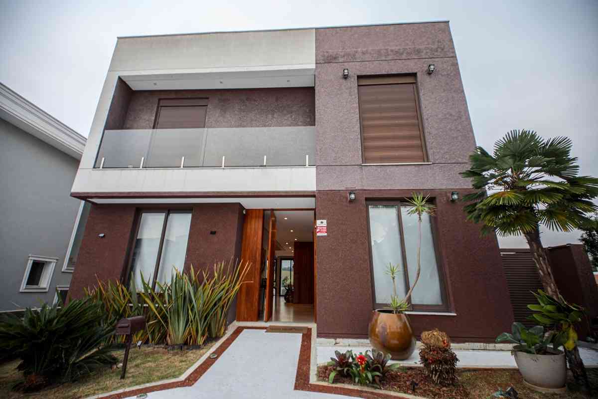 LINDA CASA EM CONDOMÍNIO ALTO PADRÃO!