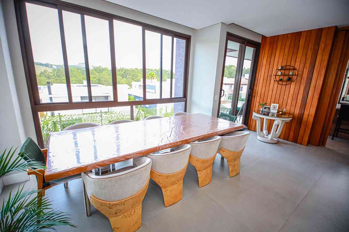 LINDA CASA EM CONDOMÍNIO ALTO PADRÃO!
