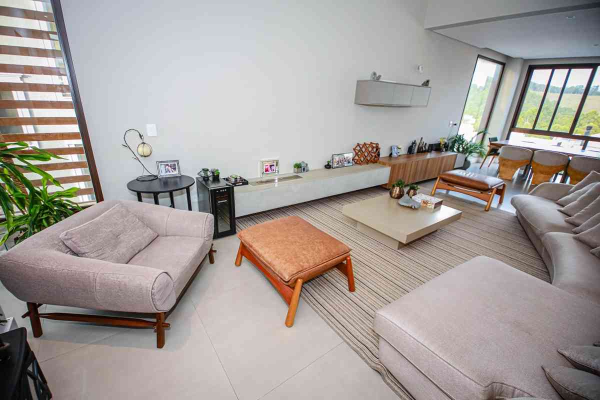 LINDA CASA EM CONDOMÍNIO ALTO PADRÃO!