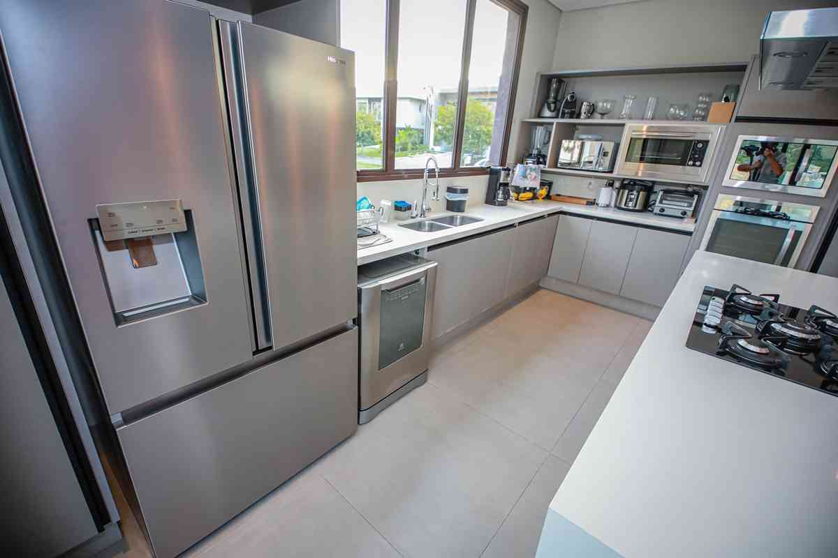 LINDA CASA EM CONDOMÍNIO ALTO PADRÃO!
