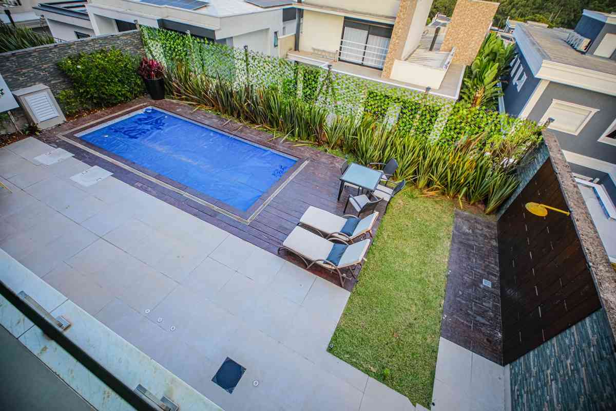 LINDA CASA EM CONDOMÍNIO ALTO PADRÃO!