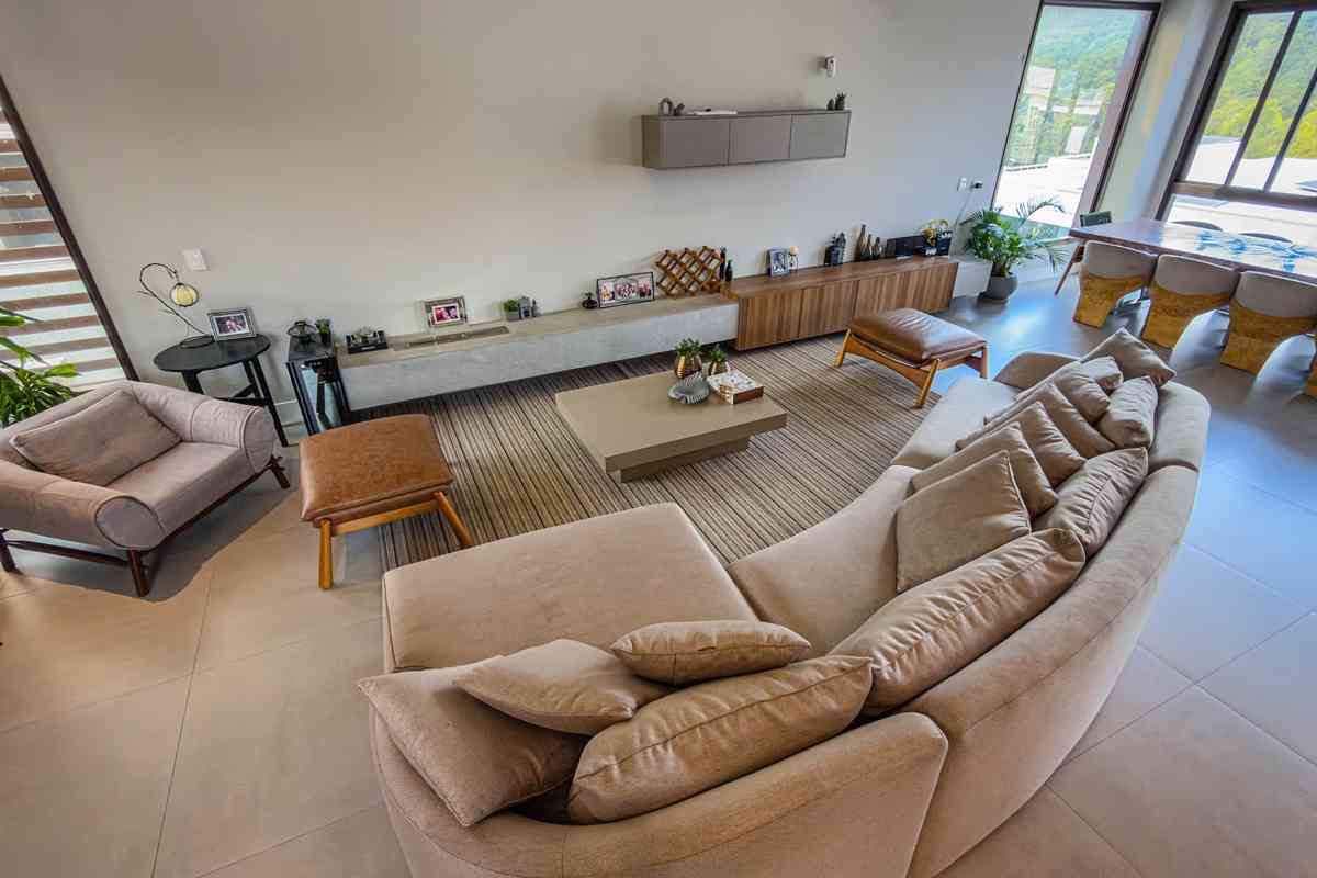 LINDA CASA EM CONDOMÍNIO ALTO PADRÃO!