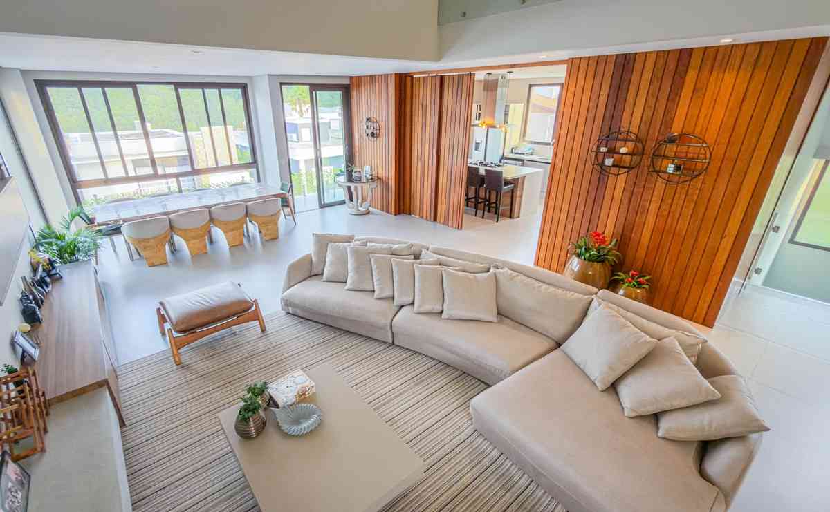 LINDA CASA EM CONDOMÍNIO ALTO PADRÃO!