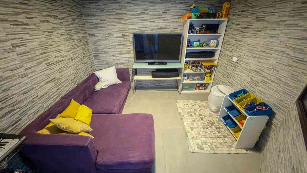 LINDA CASA EM CONDOMÍNIO ALTO PADRÃO!