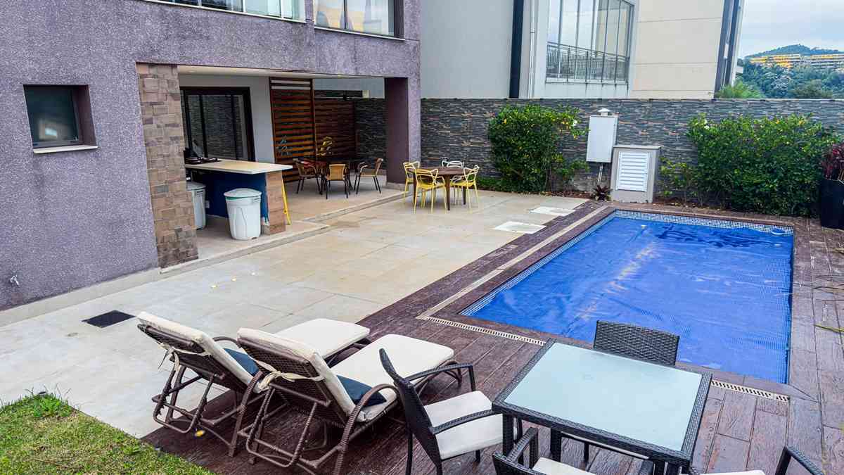 LINDA CASA EM CONDOMÍNIO ALTO PADRÃO!